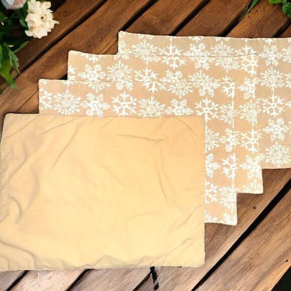 4-piece Placemat Set l Snowflake Design l Cloth l Beige w/ White Snowflakes EUC - Picture 3 of 8
